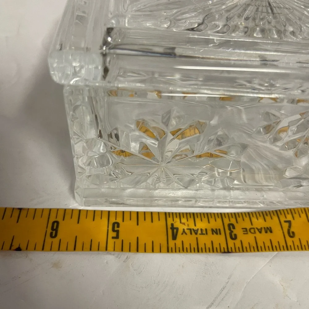 Vintage Elegant Snowflake Crystal Glass Trinket Box